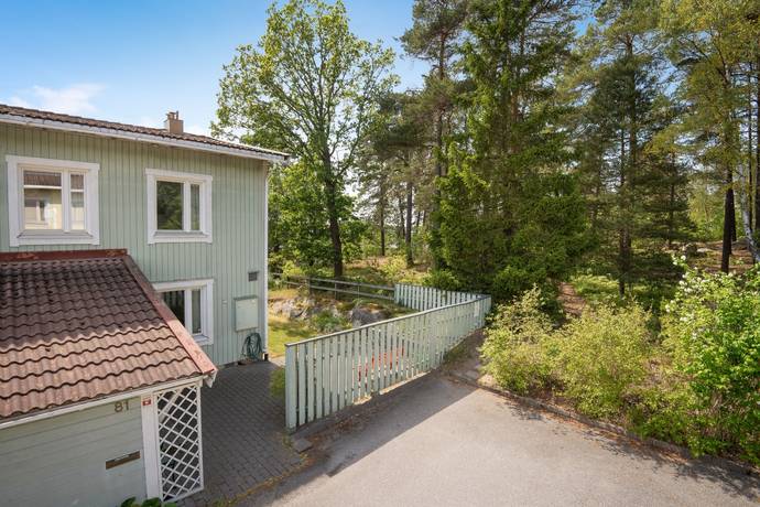 5 rum radhus på Småbjörksvägen 81 Bromsten, Stockholms kommun - bild 2