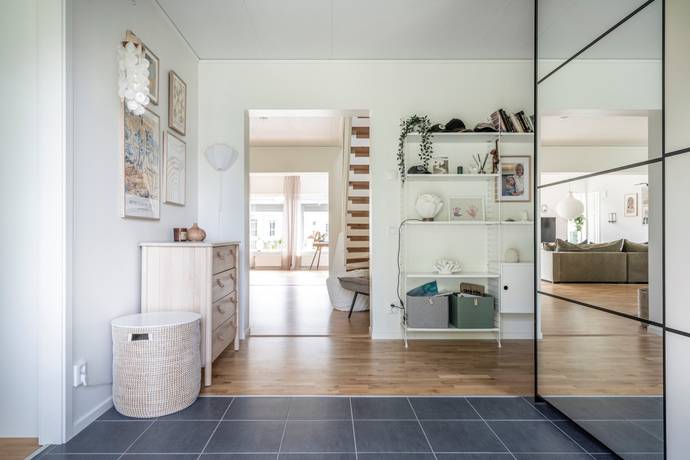 8 rum villa på Runstens byväg 72 Runsten, Haninge kommun - bild 2