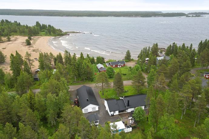 villa på Lill-Kricksand 182 Robertsfors, Robertsfors kommun - bild 1