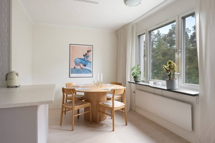 3 rum lägenhet på Sikvägen 24 Centrala Tyresö, Tyresö kommun - bild 2