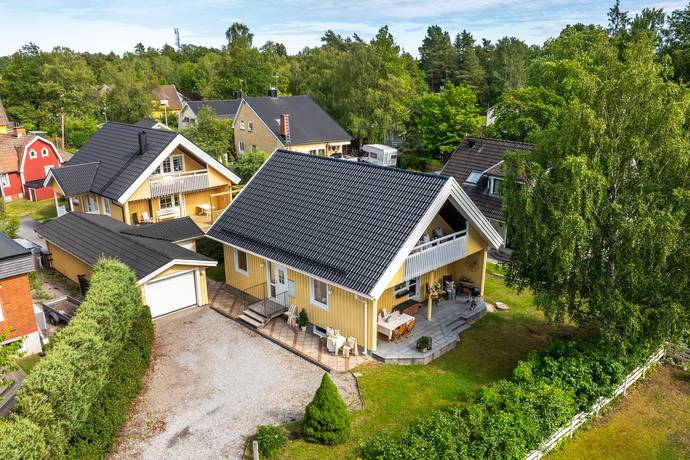 5 rum villa på Björnbodavägen 23 Vinsta, Stockholms kommun - bild 1