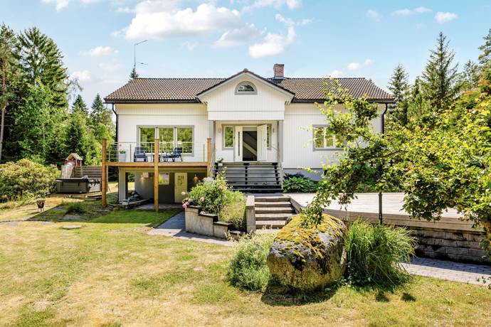 7 rum villa på Domgärdesvägen 1 Ingarö - Grönskan, Värmdö kommun - bild 1