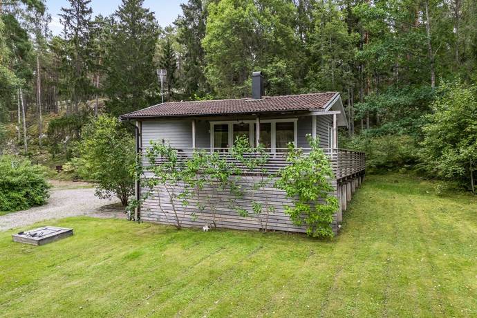 4 rum fritidshus på Hermelinvägen 9 Kalkudden, Strängnäs kommun - bild 1