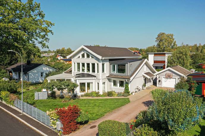 8 rum villa på Tegelbruksvägen 7 Framnäs, Västerås kommun - bild 1