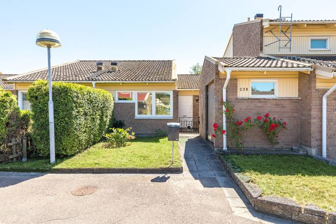 3 rum radhus på Oxievångsvägen 238 Oxievång, Malmö kommun - bild 1