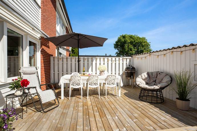 5 rum radhus på Fajansstigen 48 Brunna, Upplands-Bro kommun - bild 1