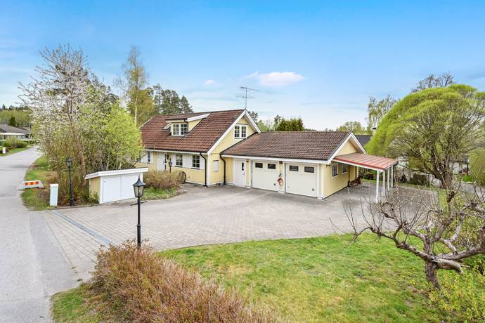 7 rum villa på Fjärilsvägen 15 Söralid, Österåkers kommun - bild 1