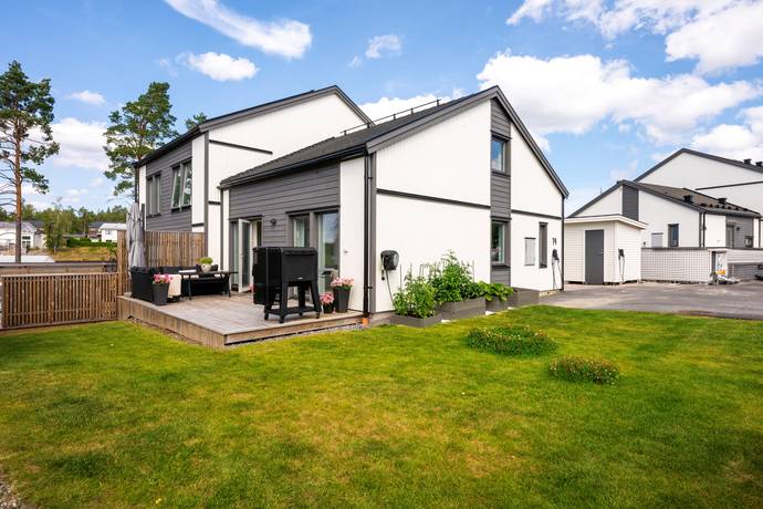 4 rum parhus på Klavebacken 19A Länna, Huddinge kommun - bild 1