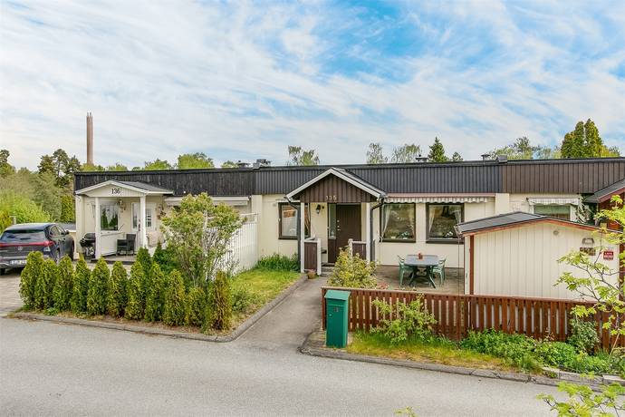 5 rum Radhus på Fjärilstigen 135 Salem Salems kommun - bild 1