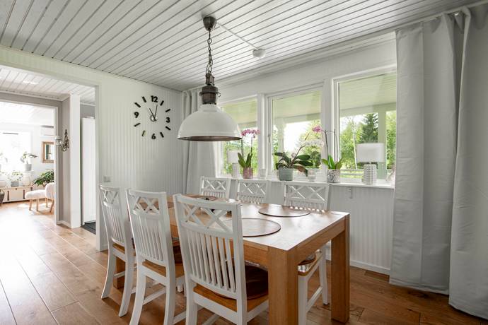 5 rum villa på Sjöbovägen 23 Munga, Västerås kommun - bild 4