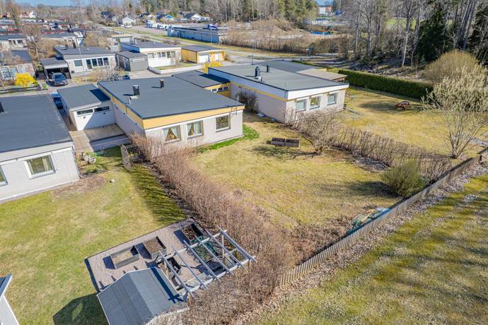 5 rum kedjehus på Sjungarbacksvägen 3 Bälinge, Uppsala kommun - bild 1