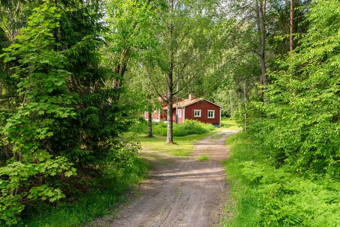 Västland, Tierps kommun