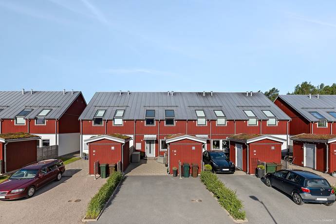 4 rum radhus på Kristinelundsvägen 13 B Runnaby, Örebro kommun - bild 1