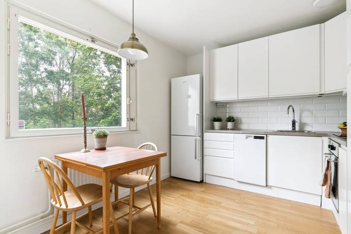 1 rum lägenhet på Molkomsbacken 33 Farsta - Centrum, Stockholms kommun - bild 3