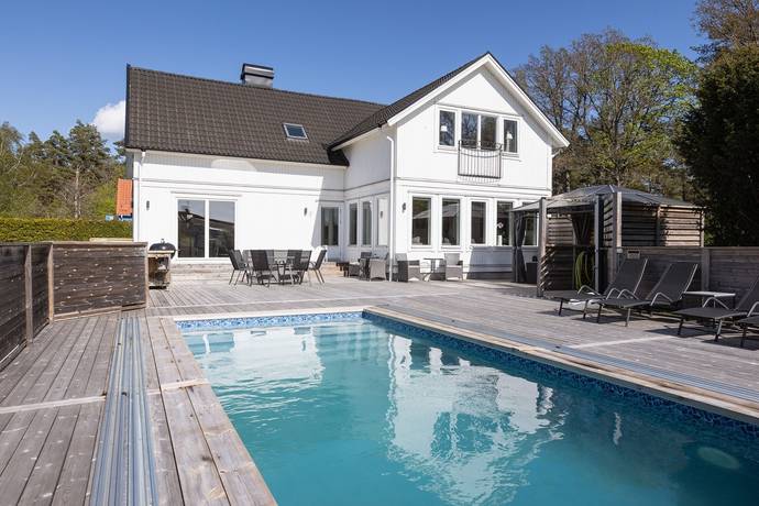 8 rum villa på Nåtlaregatan 17 Kallebergahallar, Ronneby kommun - bild 1