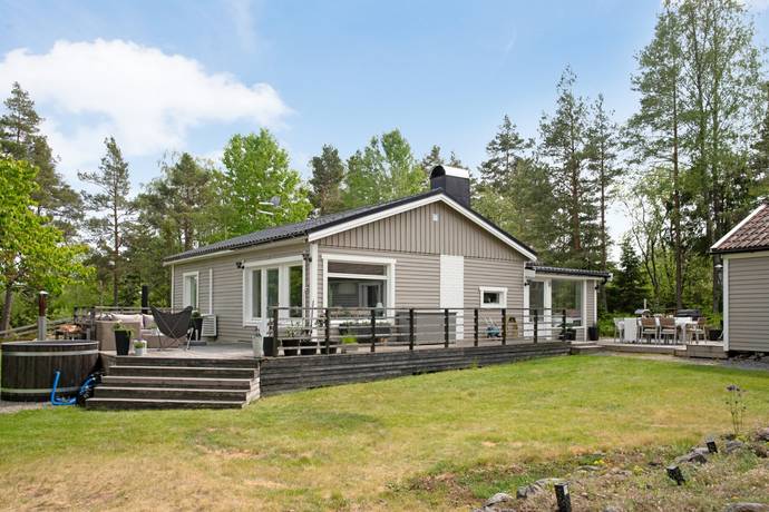 4 rum villa på Korsmyravägen 9 Tungelsta, Haninge kommun - bild 1