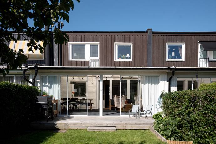 5 rum Radhus på Bronsdolksgatan 5 Brandthovda Västerås kommun - bild 1