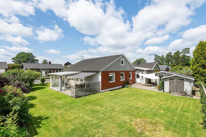 7 rum villa på Skogslyckevägen 44 Hov, Växjö kommun - bild 1