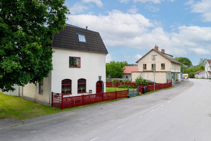 6 rum villa på Järnvägsgatan 10A & Järnvägsgatan 8 Målilla, Hultsfreds kommun - bild 1