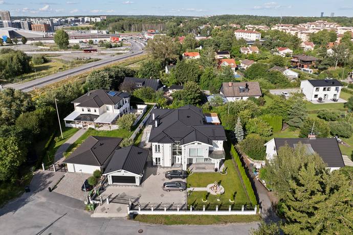 365 m² Villa på Järpvägen 24 Järfälla kommun - bild 2