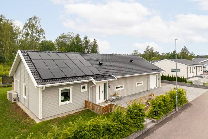 6 rum villa på Sidensvansvägen 5 Hallstahammar, Hallstahammars kommun - bild 1