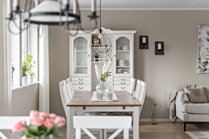 5 rum parhus på Furulundsvägen 2B Lena/Östadkulle, Vårgårda kommun - bild 1