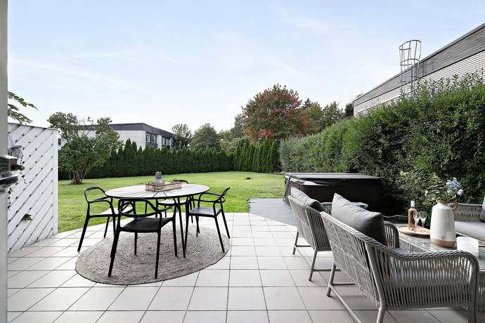 6 rum radhus på Rädisvägen 125 Hässelby Villastad, Stockholms kommun - bild 1