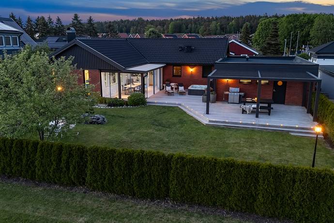 Falkvägen 18, Elund, Köpings kommun