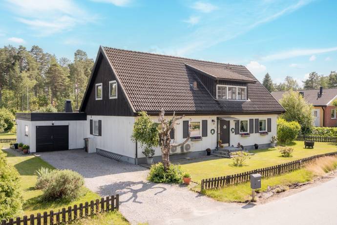 8 rum villa på Lärkvägen 10 Nävekvarn, Nyköpings kommun - bild 1
