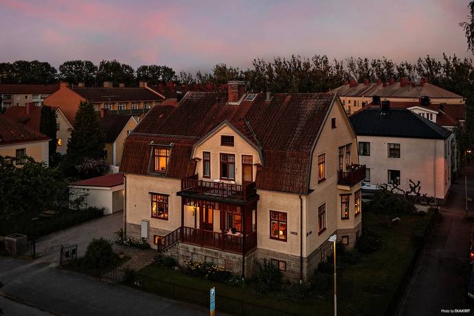 8 rum villa på Svanåallén 1 Centralt / Väster, Örebro kommun - bild 2