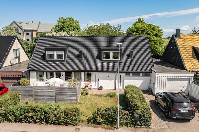 7 rum kedjehus på Trädgårdsgatan 15 Gamla Viken, Höganäs kommun - bild 1