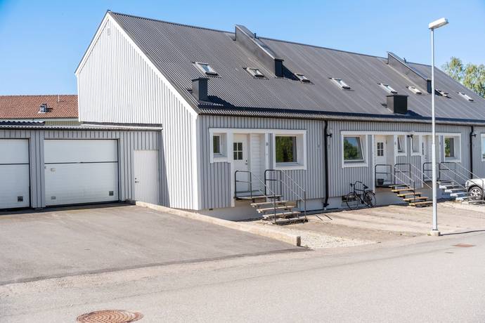 4 rum radhus på Skillnadsgatan 8D Lilla Edet Centrum, Lilla Edets kommun - bild 1