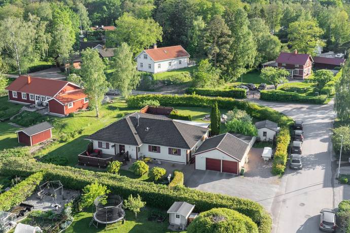 5 rum villa på Bryggarvägen 19 Strömsholm, Hallstahammars kommun - bild 1