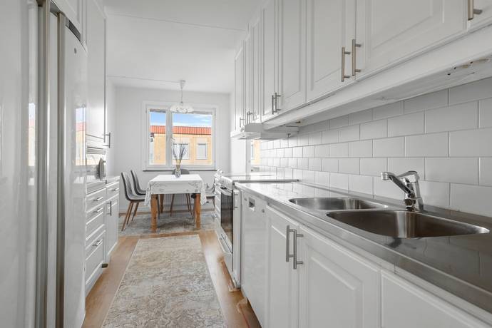 5 rum lägenhet på Elinsborgsbacken 18, 2tr Spånga - Tensta, Stockholms kommun - bild 4