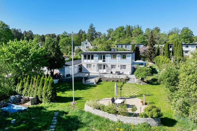 8 rum Villa på Åvägen 6 Runby Upplands Väsby kommun - bild 2