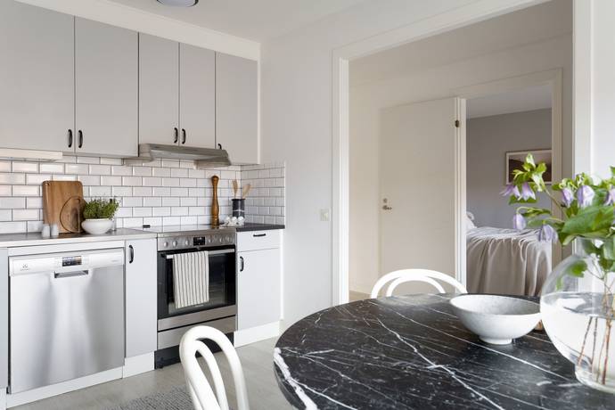 2 rum lägenhet på Varmfrontsgatan 18 Skarpnäck, Stockholms kommun - bild 2