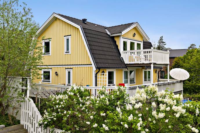 7 rum villa på Stenbocksvägen 10 Solgård, Huddinge kommun - bild 1