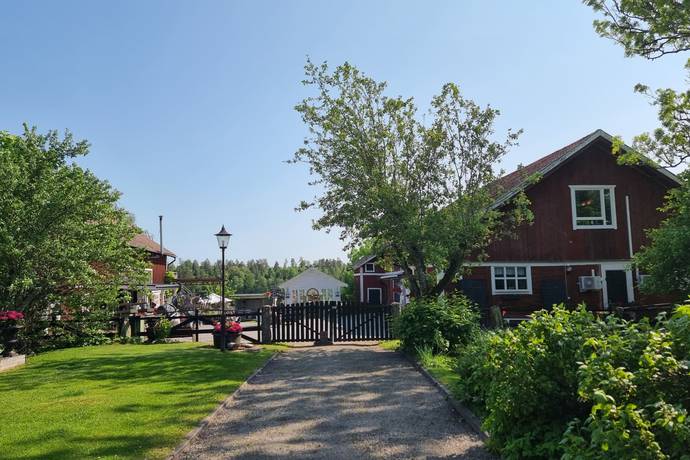 3 rum gård utan jordbruk på Mörbyvägen 2 och 4 Rånäs, Norrtälje kommun - bild 1