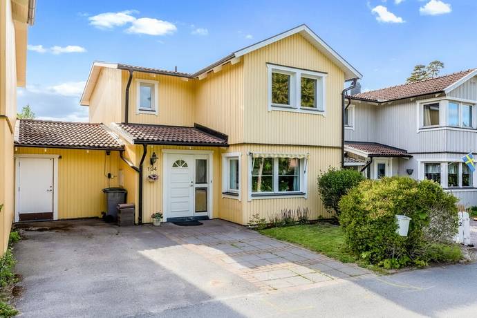 hus till salu täby hemnet