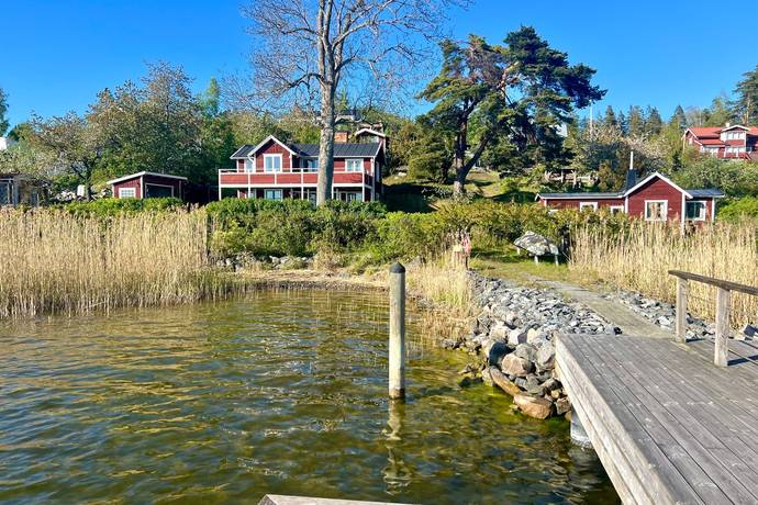 5 rum fritidshus på Lilla Stenslättsvägen 10 Stenslätten, Värmdö kommun - bild 1