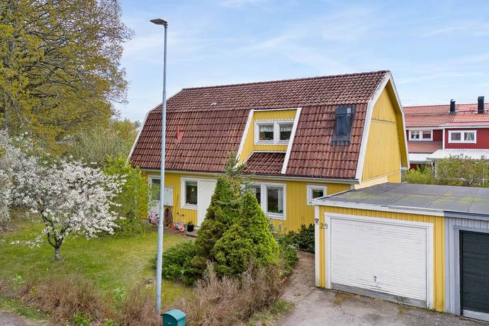 5 rum Villa på Adjutantgatan 29 Eskilstuna kommun - bild 1