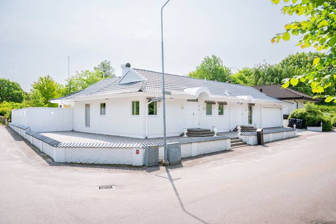 7 rum villa på Vallgatan 1 Bjärnum, Hässleholms kommun - bild 1