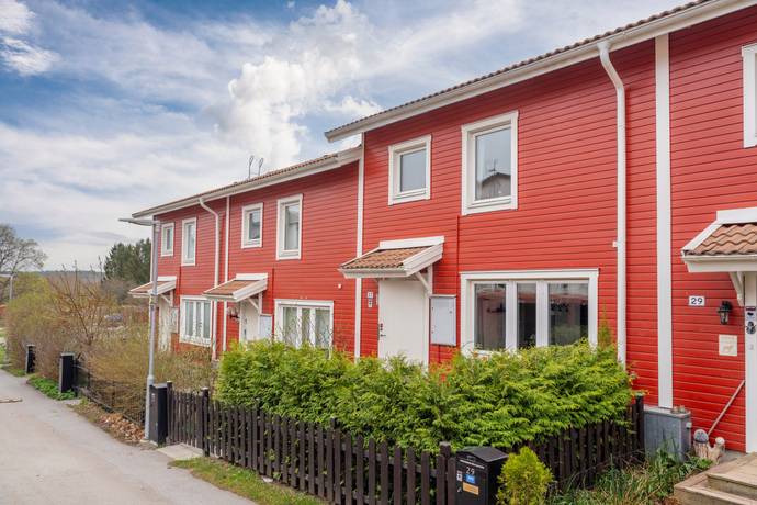 4 rum radhus på Celsings Väg 27 Rotsunda, Sollentuna kommun - bild 1