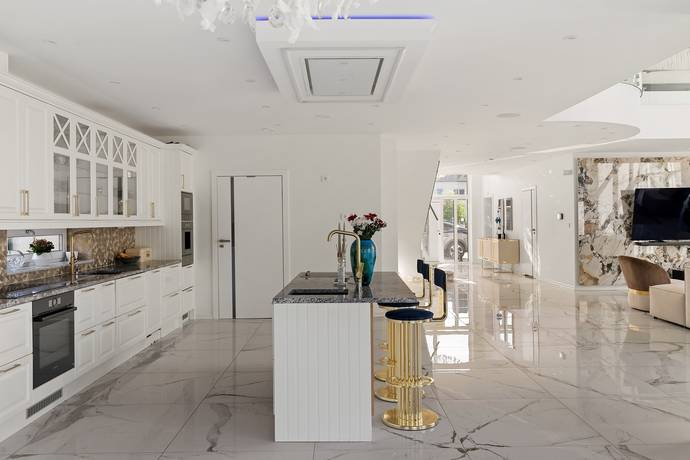 365 m² Villa på Järpvägen 24 Järfälla kommun - bild 13