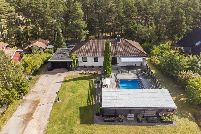 8 rum villa på Åsvägen 9 Bålsta - Åsen, Håbo kommun - bild 1