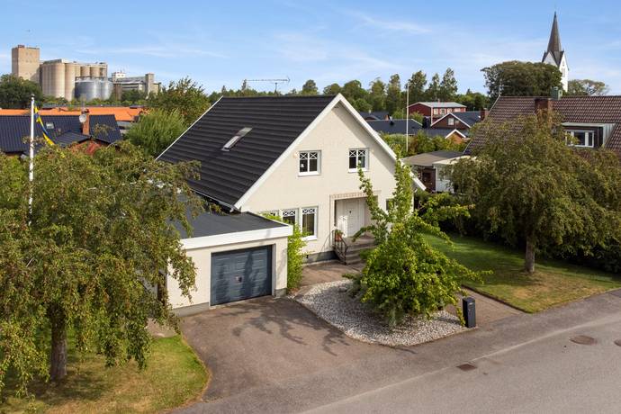 7 rum villa på Barnegatan 12 Vara, Vara kommun - bild 1