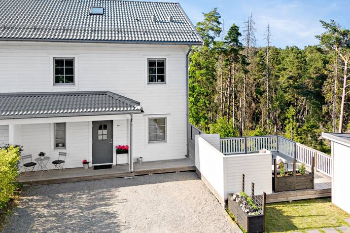 7 rum parhus på Örnklovägen 8B Kolvik, Värmdö kommun - bild 1