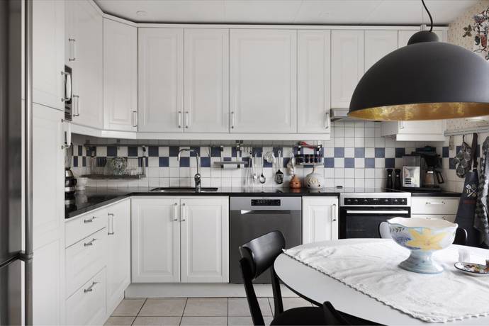 7 rum villa på Gulmåravägen 32 Sjukyrkoberget, Upplands Väsby kommun - bild 3