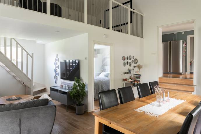 7 rum villa på SKOLGATAN 9 Surahammar, Surahammars kommun - bild 3