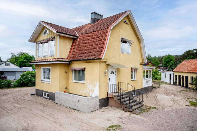 4 rum villa på Kung Knuts väg 16 Vä, Kristianstads kommun - bild 1